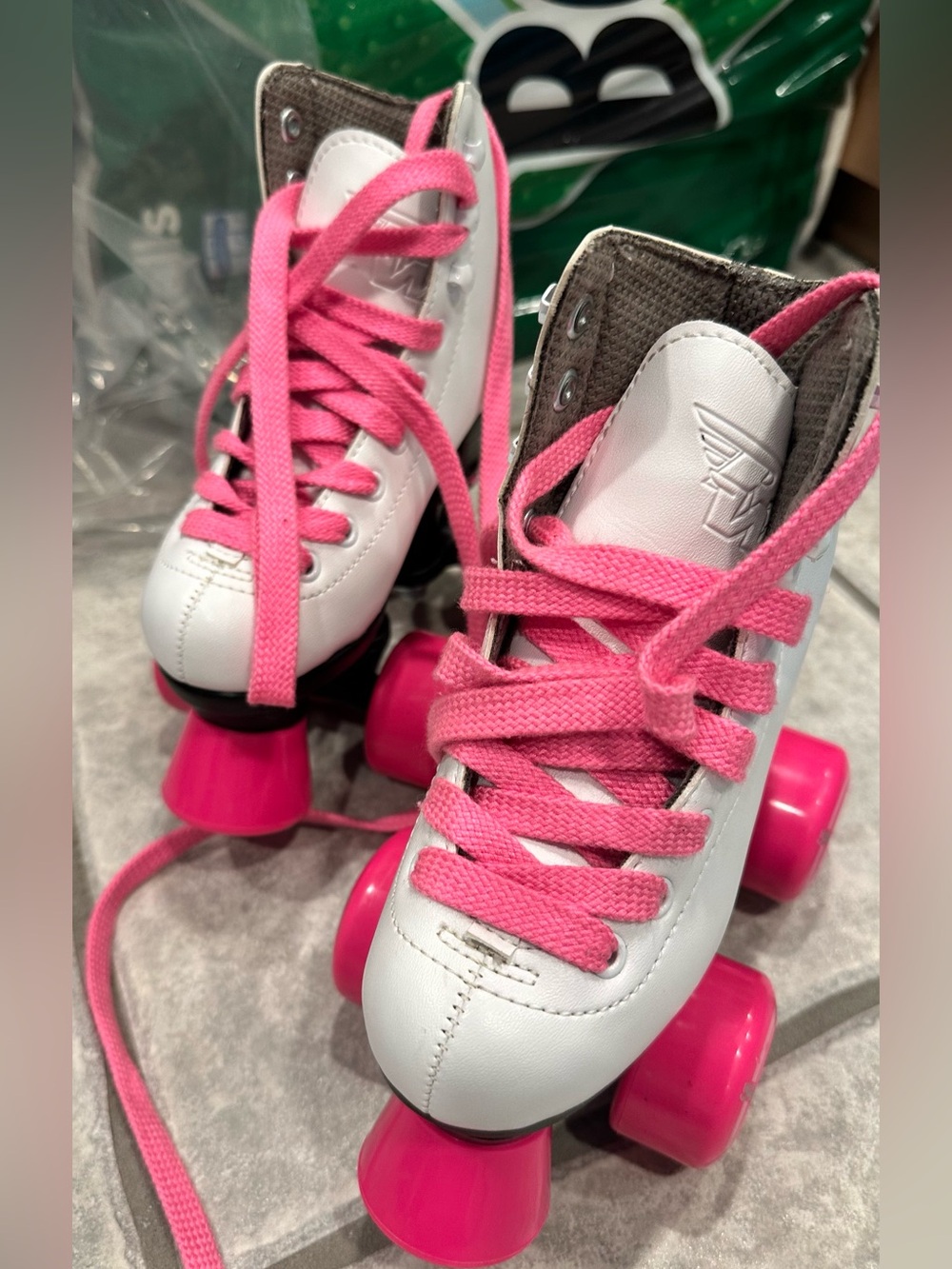 Riedell Quad Roller Skates - Wave pink and white girls J10